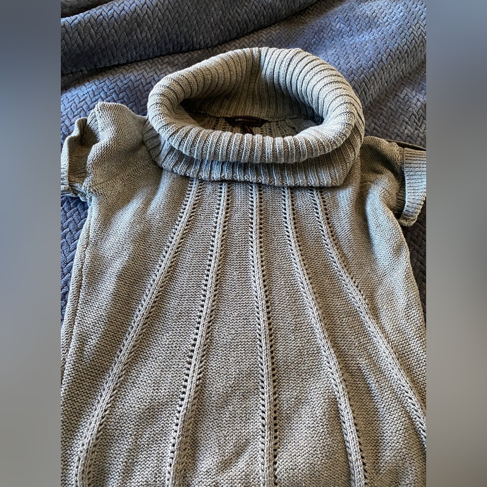 BCBGMAXAZRIA Gray Cowl Neck XS/S Sweater Short Sleeve knit sweater.